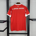 Camisola Bayern Munich Principal 2025/26 - S | Camisola de Futebol - PrimeKits Club - Camisolas de Futebol