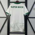 Camisola Sporting CP Alternativa Branca 2025/26 - S | Camisola de Futebol - PrimeKits Club - Camisolas de Futebol