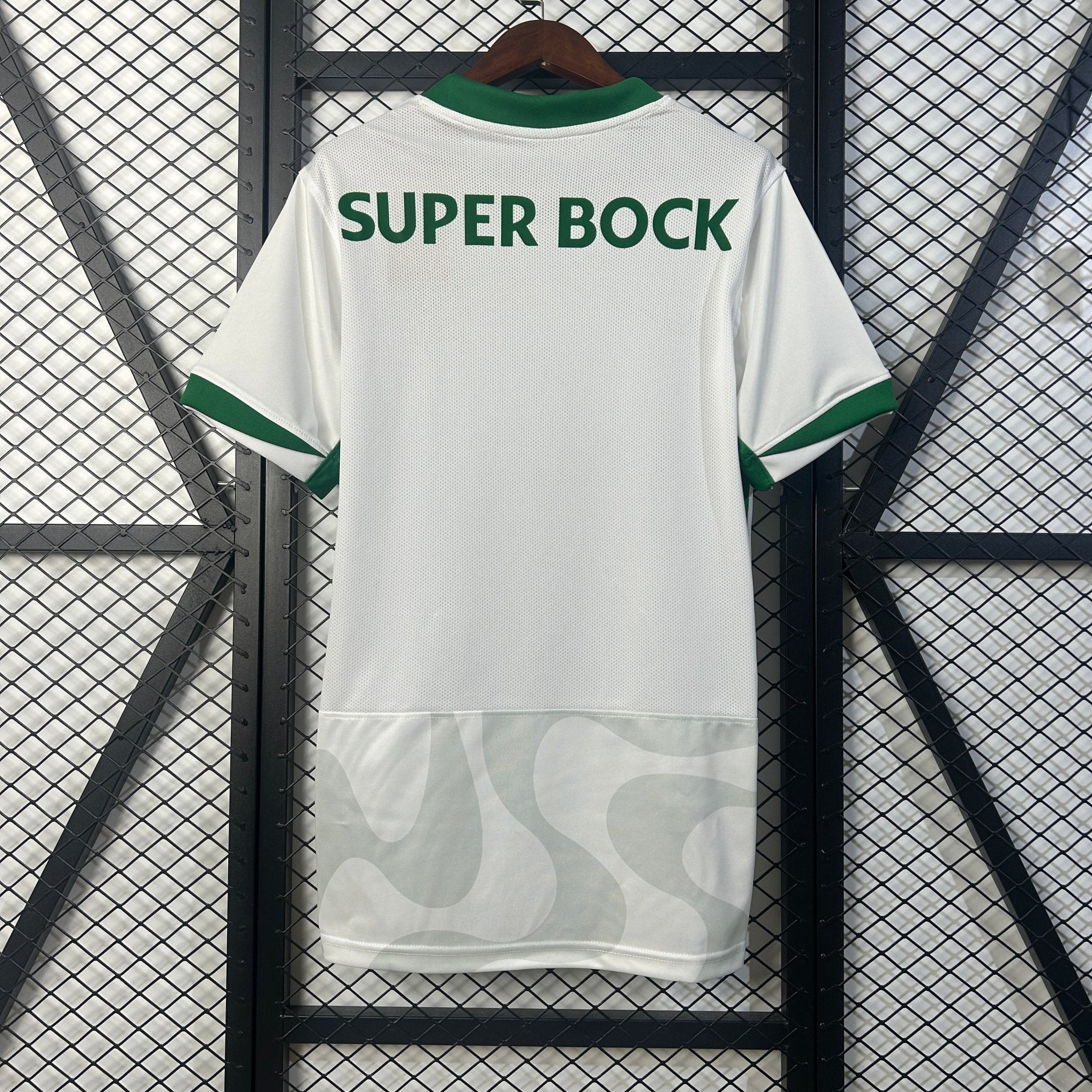 Camisola Sporting CP Alternativa Branca 2025/26 - S | Camisola de Futebol - PrimeKits Club - Camisolas de Futebol