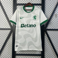 Camisola Sporting CP Alternativa Branca 2025/26 - S | Camisola de Futebol - PrimeKits Club - Camisolas de Futebol