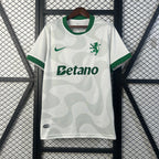Camisola Sporting CP Alternativa Branca 2025/26 - S | Camisola de Futebol - PrimeKits Club - Camisolas de Futebol