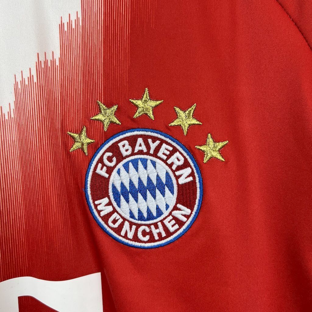 Camisola Bayern Munich Principal 2025/26 - S | Camisola de Futebol - PrimeKits Club - Camisolas de Futebol