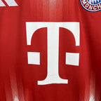 Camisola Bayern Munich Principal 2025/26 - S | Camisola de Futebol - PrimeKits Club - Camisolas de Futebol