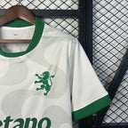 Camisola Sporting CP Alternativa Branca 2025/26 - S | Camisola de Futebol - PrimeKits Club - Camisolas de Futebol