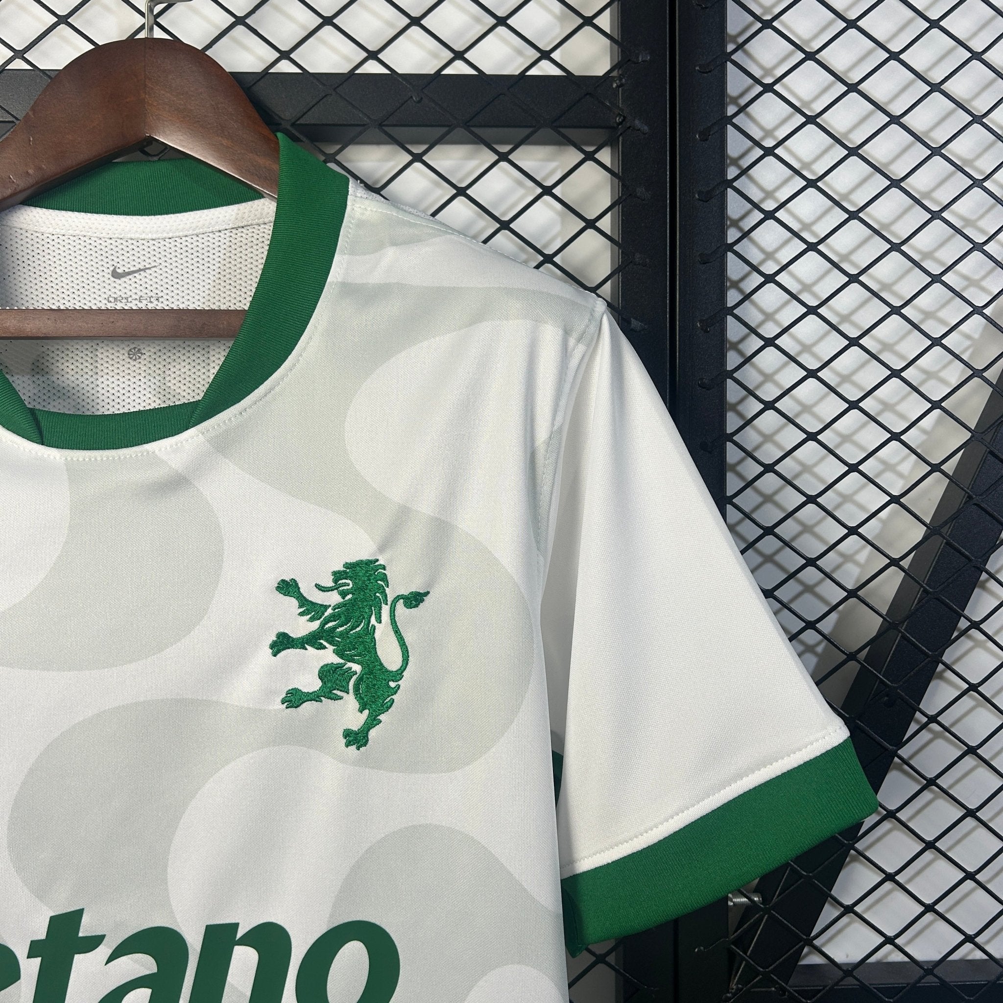 Camisola Sporting CP Alternativa Branca 2025/26 - S | Camisola de Futebol - PrimeKits Club - Camisolas de Futebol