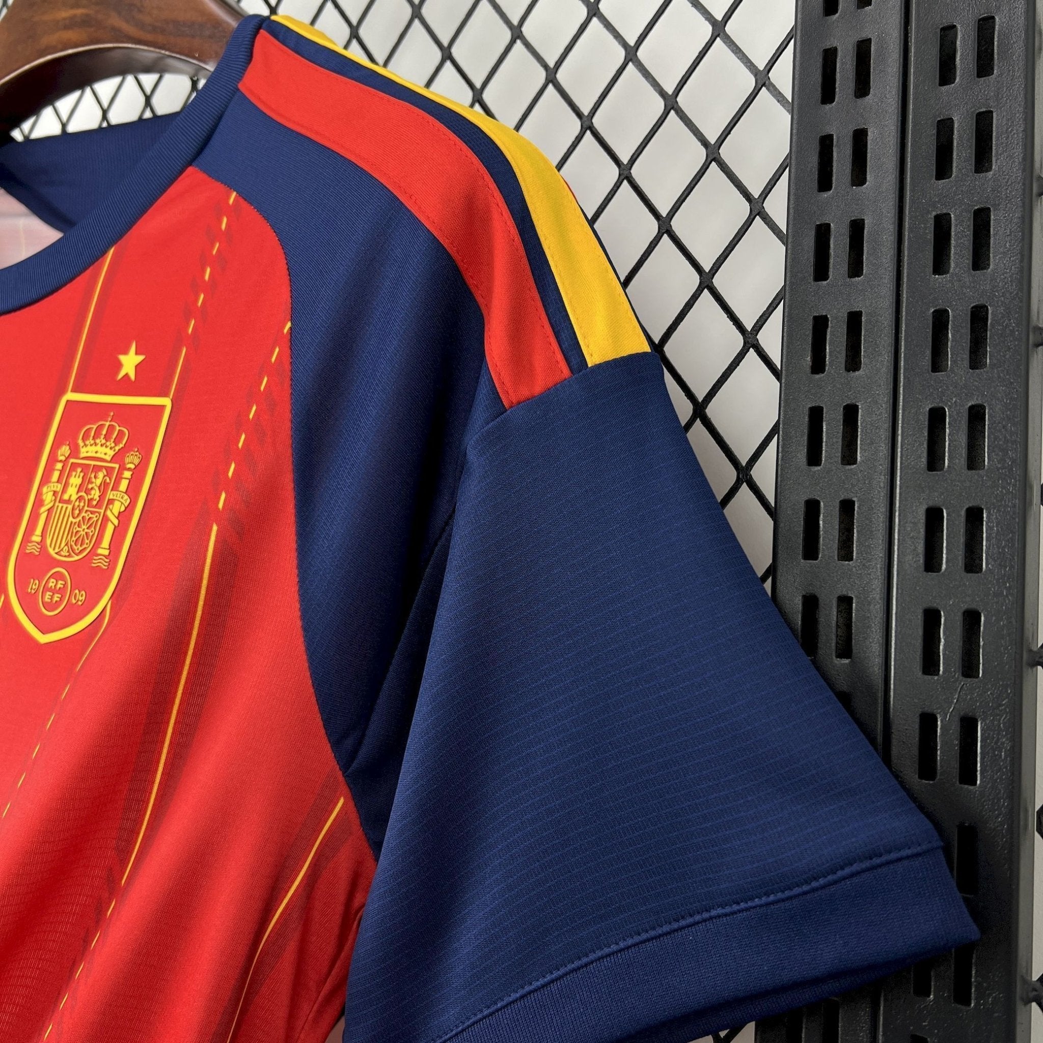 Camisola Espanha Principal Copa do Mundo 2026 - S | Camisola de Futebol - PrimeKits Club - Camisolas de Futebol