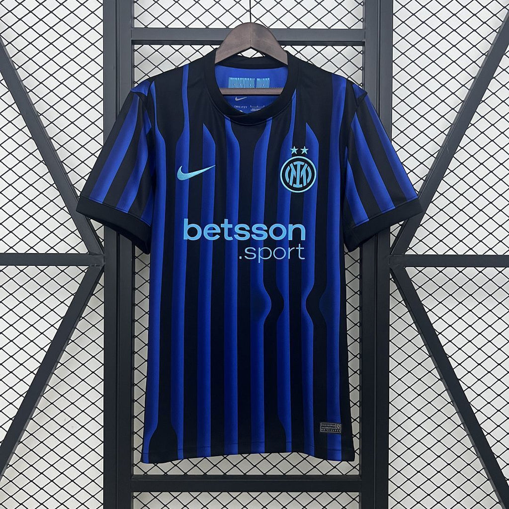 Camisola Inter de Milão Principal 2025/26 - S | Camisola de Futebol - PrimeKits Club - Camisolas de Futebol