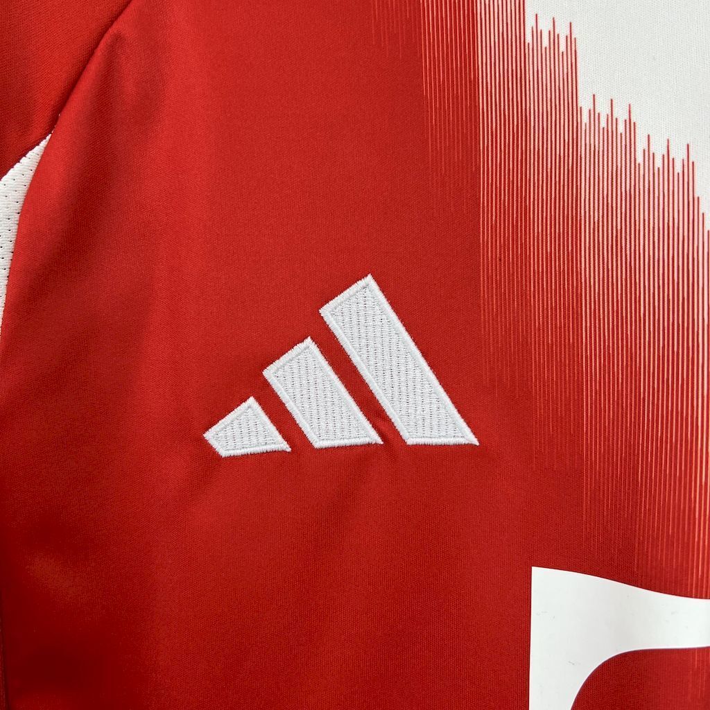 Camisola Bayern Munich Principal 2025/26 - S | Camisola de Futebol - PrimeKits Club - Camisolas de Futebol