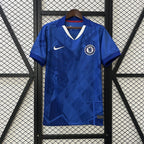 Camisola Chelsea Principal 2025/26 - S | Camisola de Futebol - PrimeKits Club - Camisolas de Futebol