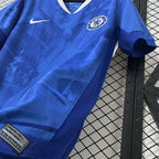 Camisola Chelsea Principal 2025/26 - S | Camisola de Futebol - PrimeKits Club - Camisolas de Futebol