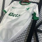 Camisola Sporting CP Alternativa Branca 2025/26 - S | Camisola de Futebol - PrimeKits Club - Camisolas de Futebol