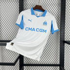 Camisola Olympique de Marseille Principal 2025/26 - S | Camisola de Futebol - PrimeKits Club - Camisolas de Futebol