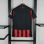 Camisola AC Milan Principal 2025/26 - S | Camisola de Futebol - PrimeKits Club - Camisolas de Futebol