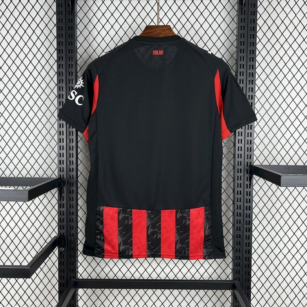 Camisola AC Milan Principal 2025/26 - S | Camisola de Futebol - PrimeKits Club - Camisolas de Futebol