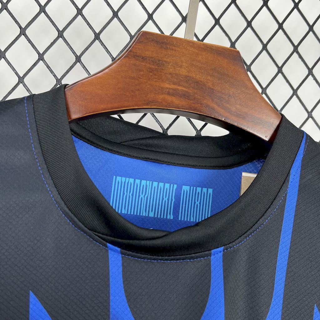 Camisola Inter de Milão Principal 2025/26 - S | Camisola de Futebol - PrimeKits Club - Camisolas de Futebol