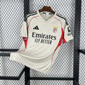 Camisola SL Benfica Alternativa Bege 2025/26 - S | Camisola de Futebol - PrimeKits Club - Camisolas de Futebol