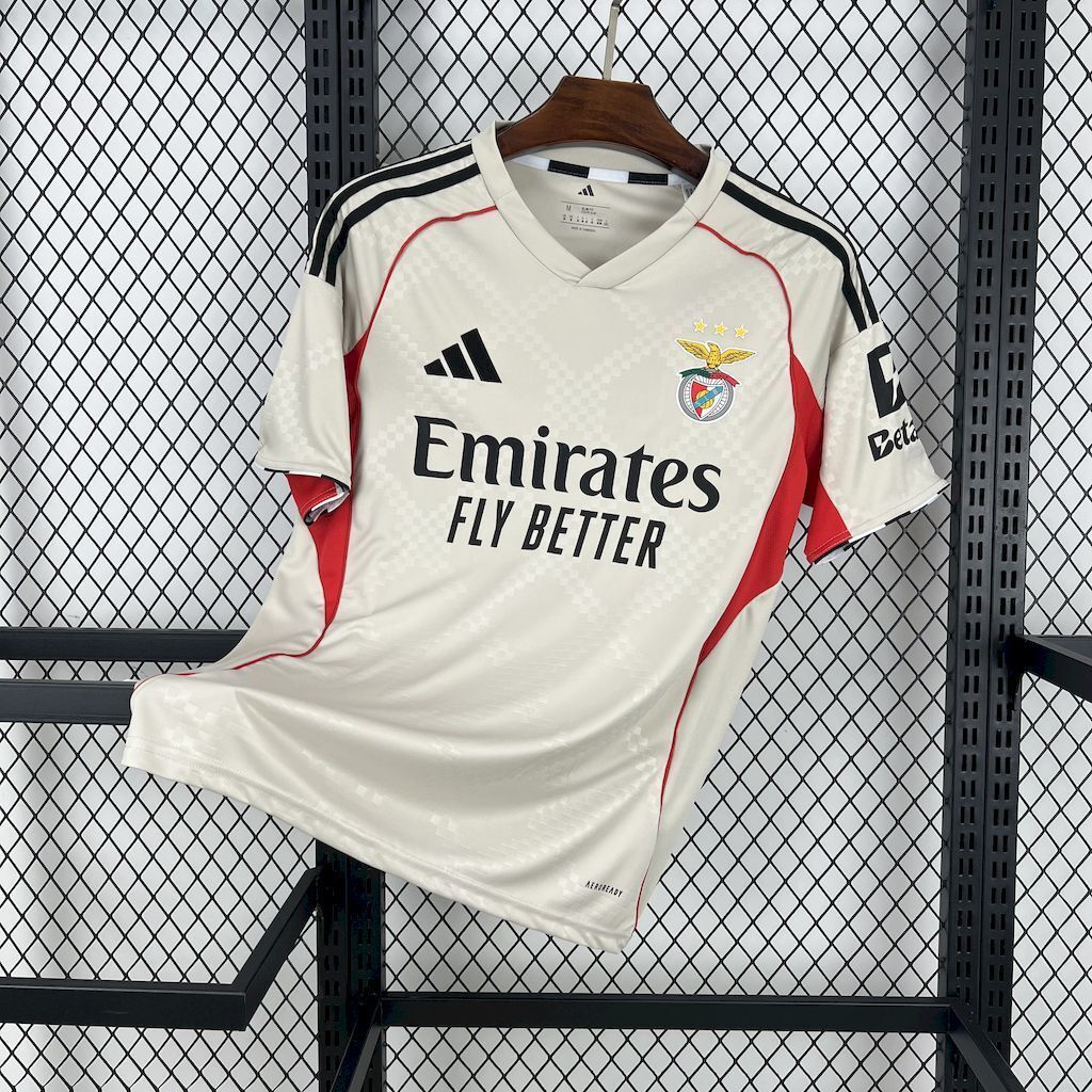 Camisola SL Benfica Alternativa Bege 2025/26 - S | Camisola de Futebol - PrimeKits Club - Camisolas de Futebol