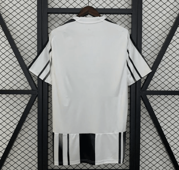 Camisola Juventus Principal 2025/26 - S | Camisola de Futebol - PrimeKits Club - Camisolas de Futebol