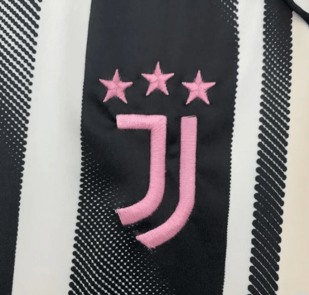 Camisola Juventus Principal 2025/26 - S | Camisola de Futebol - PrimeKits Club - Camisolas de Futebol