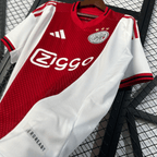 Camisola Ajax Principal 2025/26 - S | Camisola de Futebol - PrimeKits Club - Camisolas de Futebol