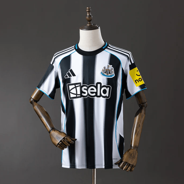 Camisola Newcastle Principal 2025/26 - S | Camisola de Futebol - PrimeKits Club - Camisolas de Futebol