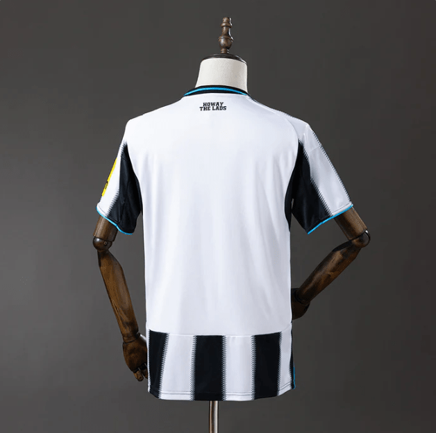 Camisola Newcastle Principal 2025/26 - S | Camisola de Futebol - PrimeKits Club - Camisolas de Futebol