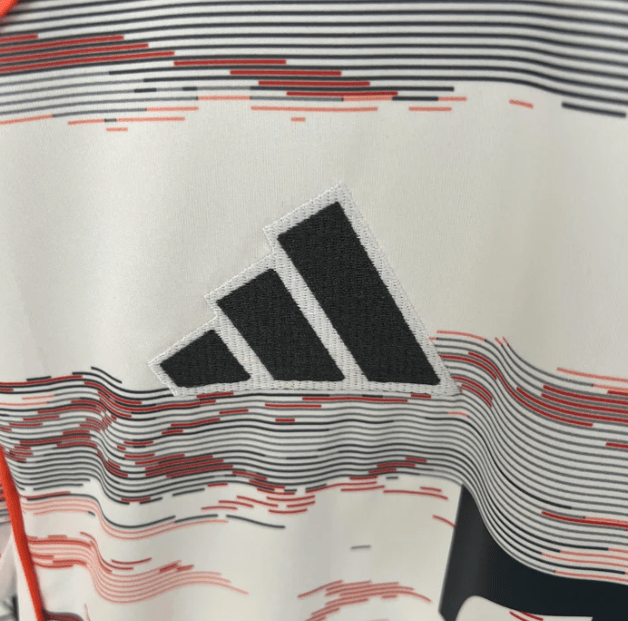 Camisola Bayern Munich Alternativa 2025/26 - S | Camisola de Futebol - PrimeKits Club - Camisolas de Futebol