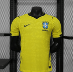 Camisola Brasil Principal Copa do Mundo 2026 (Versão Jogador) - S | Camisola de Futebol - PrimeKits Club - Camisolas de Futebol