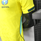 Camisola Brasil Principal Copa do Mundo 2026 (Versão Jogador) - S | Camisola de Futebol - PrimeKits Club - Camisolas de Futebol