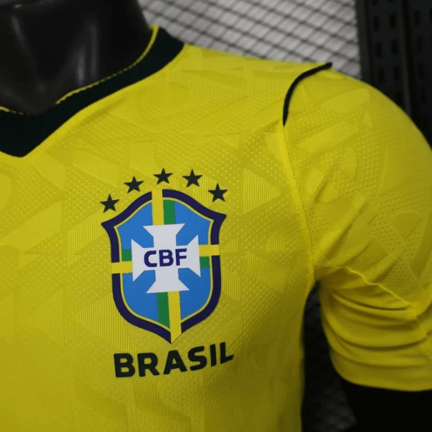 Camisola Brasil Principal Copa do Mundo 2026 (Versão Jogador) - S | Camisola de Futebol - PrimeKits Club - Camisolas de Futebol