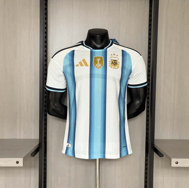 Camisola Argentina Principal Copa do Mundo 2026 Com Patch (Versão Jogador) - S | Camisola de Futebol - PrimeKits Club - Camisolas de Futebol
