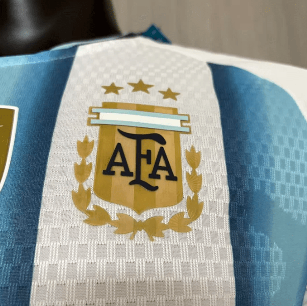 Camisola Argentina Principal Copa do Mundo 2026 Com Patch (Versão Jogador) - S | Camisola de Futebol - PrimeKits Club - Camisolas de Futebol