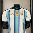 Camisola Argentina Principal Copa do Mundo 2026 Com Patch (Versão Jogador) - S | Camisola de Futebol - PrimeKits Club - Camisolas de Futebol