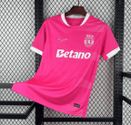 Camisola Sporting CP Rosa Outubro - S | Camisola de Futebol - PrimeKits Club - Camisolas de Futebol