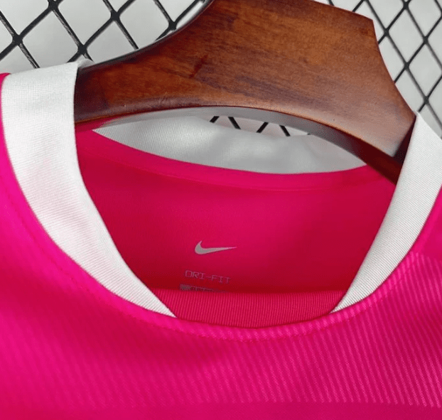 Camisola Sporting CP Rosa Outubro - S | Camisola de Futebol - PrimeKits Club - Camisolas de Futebol