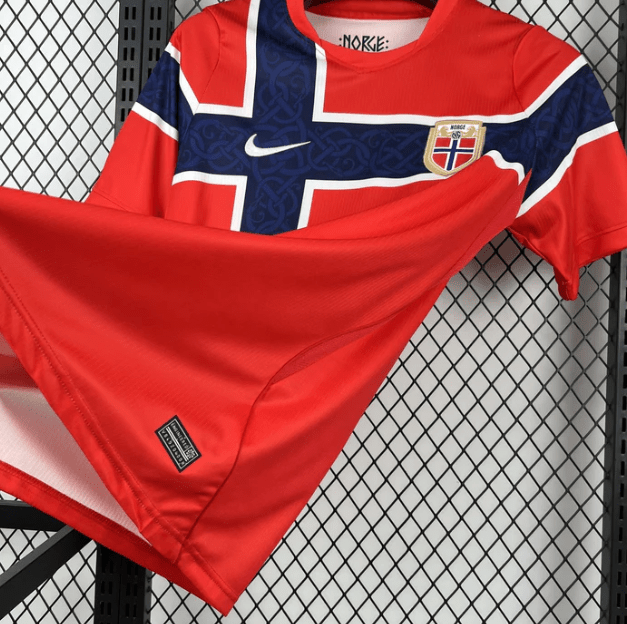 Camisola Noruega Principal Copa do Mundo 2026 - S | Camisola de Futebol - PrimeKits Club - Camisolas de Futebol