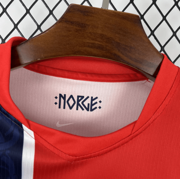 Camisola Noruega Principal Copa do Mundo 2026 - S | Camisola de Futebol - PrimeKits Club - Camisolas de Futebol