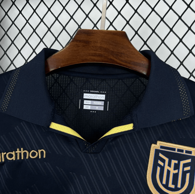 Camisola Equador Alternativa Copa do Mundo 2026 - S | Camisola de Futebol - PrimeKits Club - Camisolas de Futebol