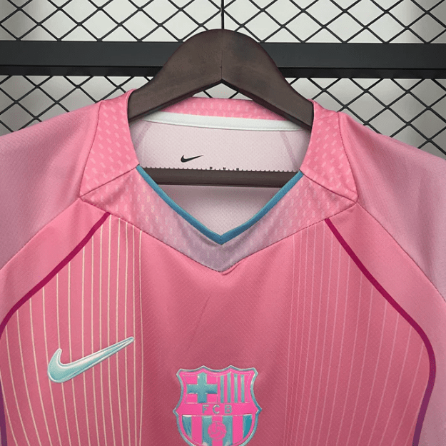 Camisola Barcelona Edição Especial Rosa 2025/26 - S | Camisola de Futebol - PrimeKits Club - Camisolas de Futebol