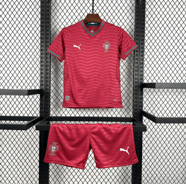 Conjunto Infantil Portugal Principal Copa do Mundo 2026 - 16 | Camisola de Futebol - PrimeKits Club - Camisolas de Futebol