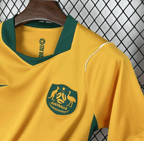 Camisola Austrália Principal Copa do Mundo 2026 - S | Camisola de Futebol - PrimeKits Club - Camisolas de Futebol