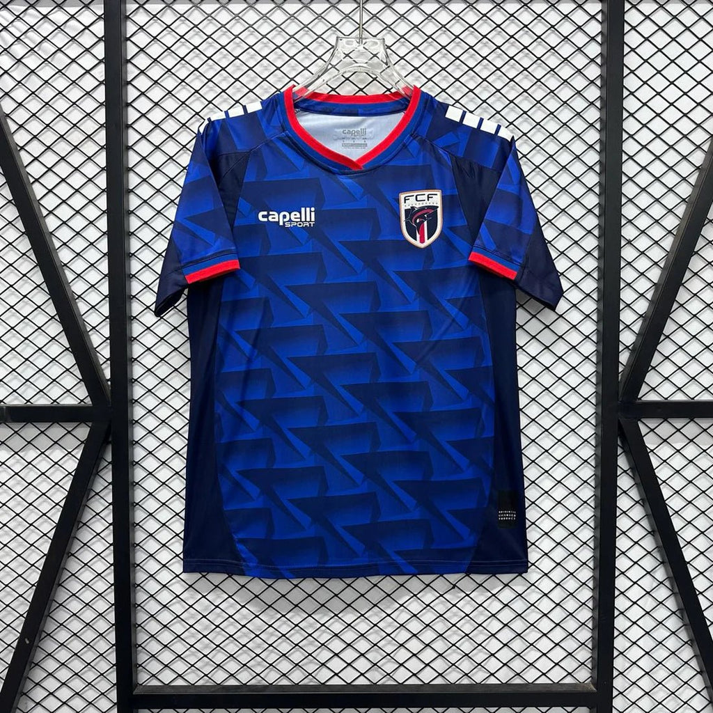 Camisola Cabo Verde Principal Copa do Mundo 2026 - S | Camisola de Futebol - PrimeKits Club - Camisolas de Futebol