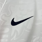 Camisola Inglaterra Principal Copa do Mundo 2026 - S | Camisola de Futebol - PrimeKits Club - Camisolas de Futebol