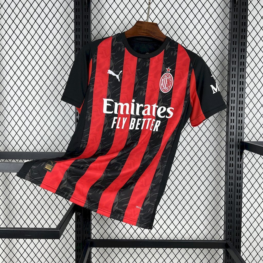 Camisola AC Milan Principal 2025/26 - S | Camisola de Futebol - PrimeKits Club - Camisolas de Futebol