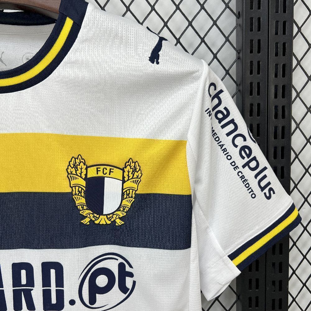 Camisola FC Famalicão Principal 2025/26 - S | Camisola de Futebol - PrimeKits Club - Camisolas de Futebol