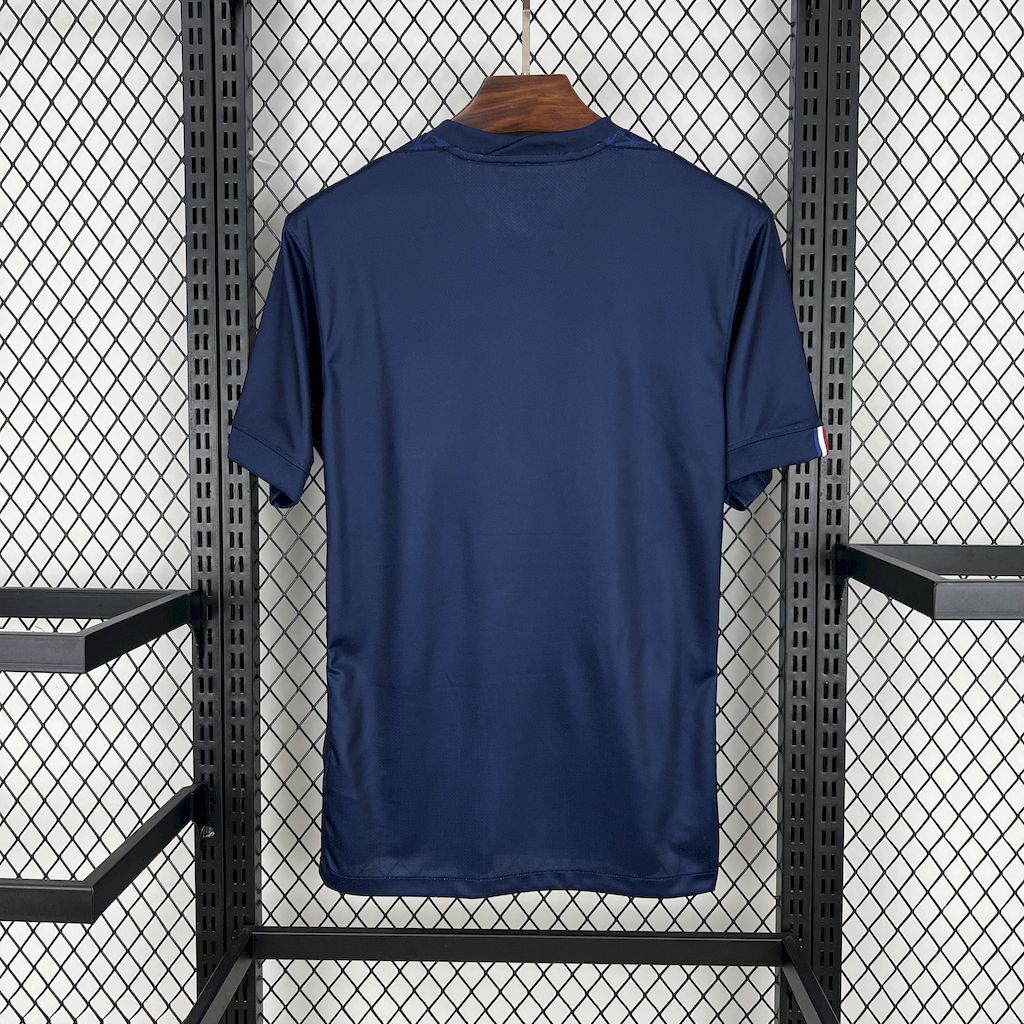 Camisola PSG Paris Principal 2025/26 - S | Camisola de Futebol - PrimeKits Club - Camisolas de Futebol