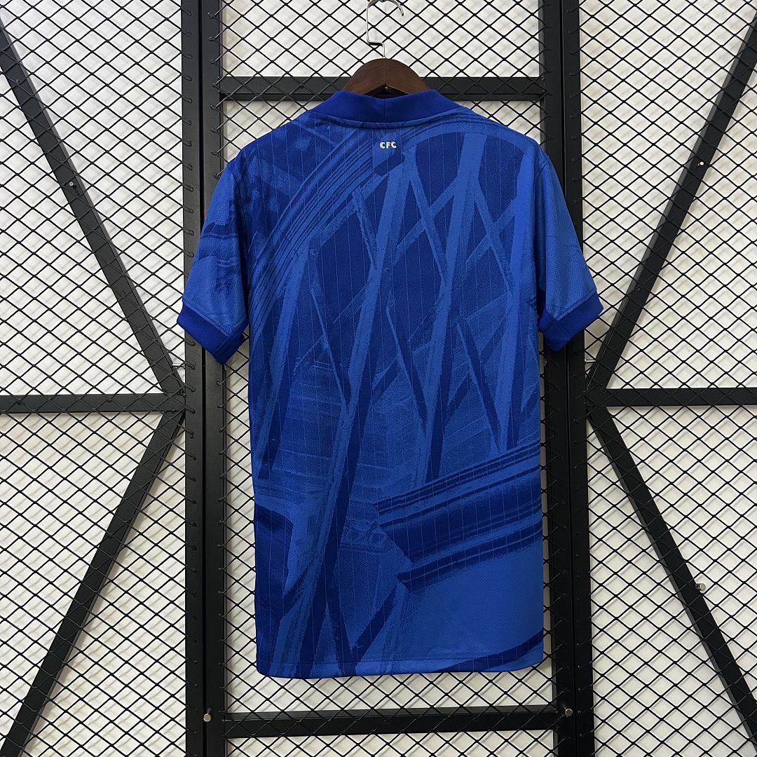 Camisola Chelsea Principal 2025/26 - S | Camisola de Futebol - PrimeKits Club - Camisolas de Futebol