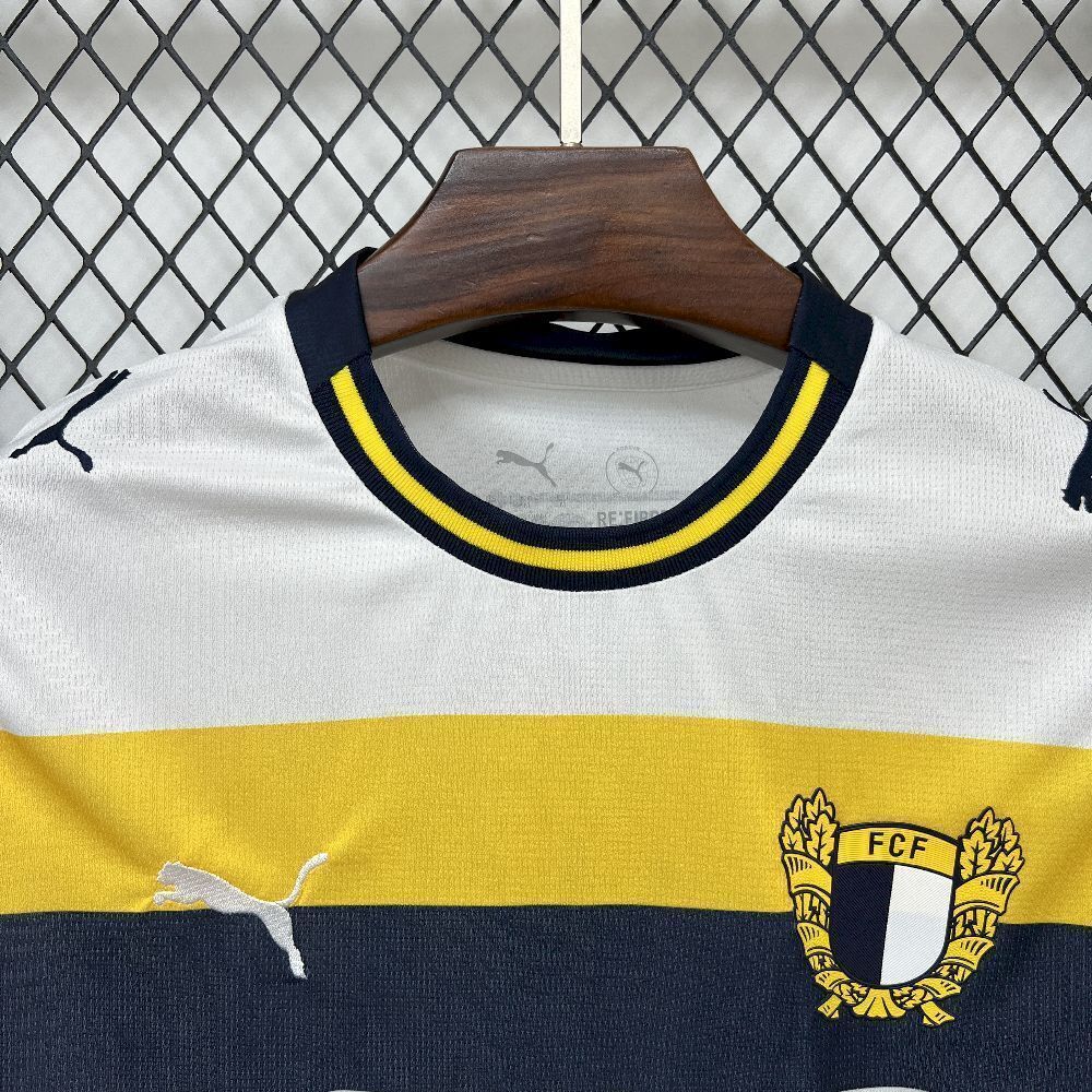 Camisola FC Famalicão Principal 2025/26 - S | Camisola de Futebol - PrimeKits Club - Camisolas de Futebol