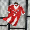 Camisola Bayern Munich Principal 2025/26 - S | Camisola de Futebol - PrimeKits Club - Camisolas de Futebol