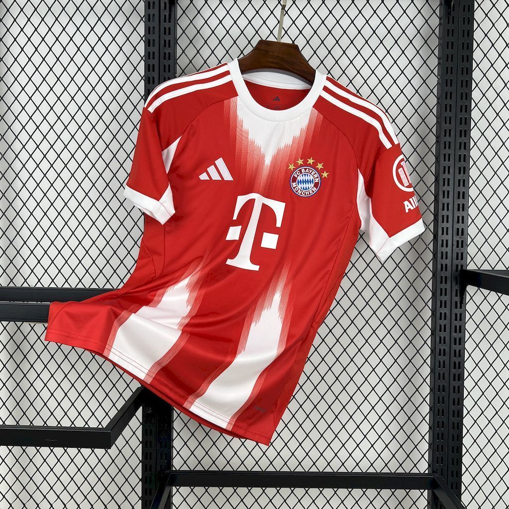 Camisola Bayern Munich Principal 2025/26 - S | Camisola de Futebol - PrimeKits Club - Camisolas de Futebol